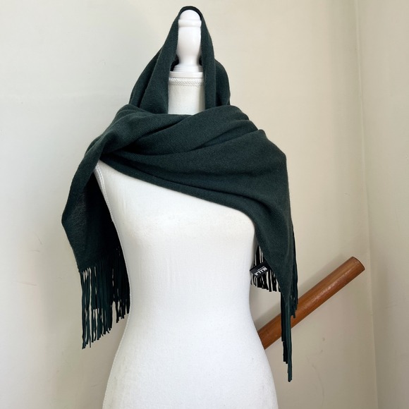 M.I.L.A 100% Cashmere Suede Leather Fringe Wrap Scarf Shawl Green Luxury Knit - Picture 9 of 12